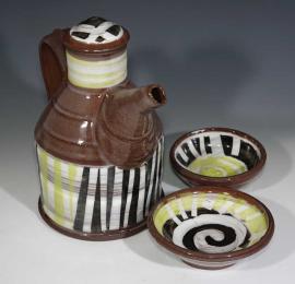 Pouring Pot with 2 Small Bowls by Kathy Kearns